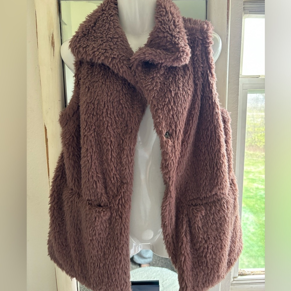 Puffy women’s vest